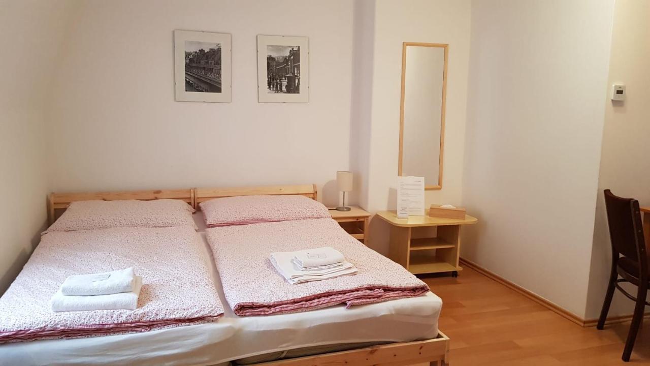 Pension Family Карлови Вари Екстериор снимка